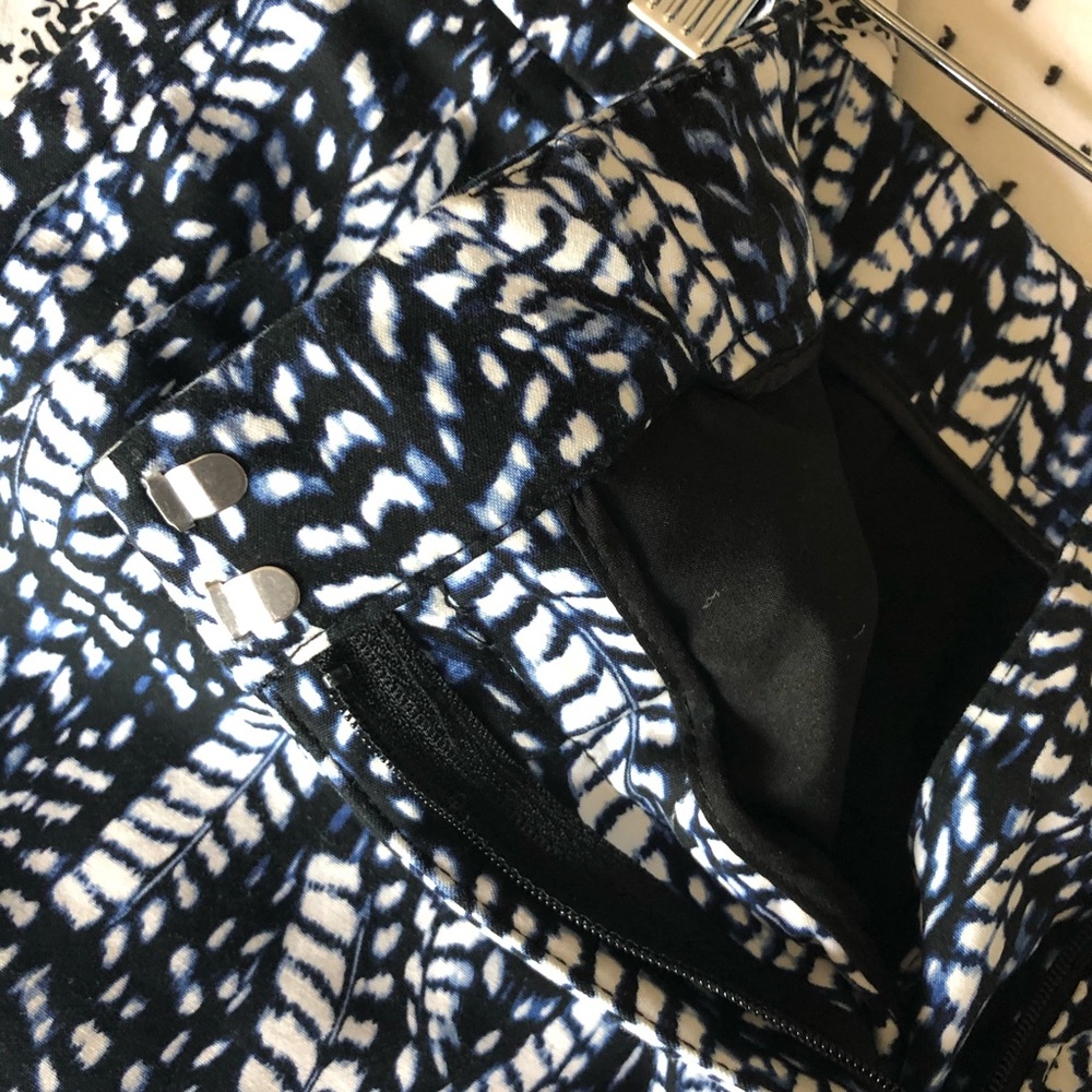White House Black Market blue print shorts - Picture 7 of 7